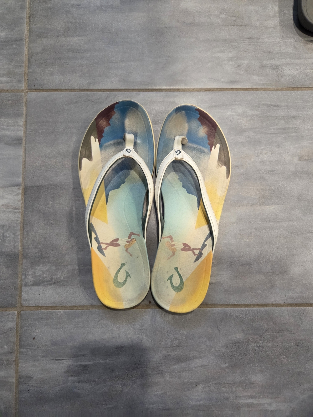 OluKai Beach Graphic Flip Flop Sandals Large White Comfort Thong Sandals
